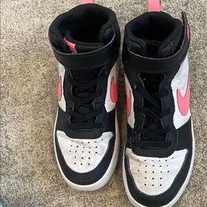 Nike girls mid court borough ack and hot pink